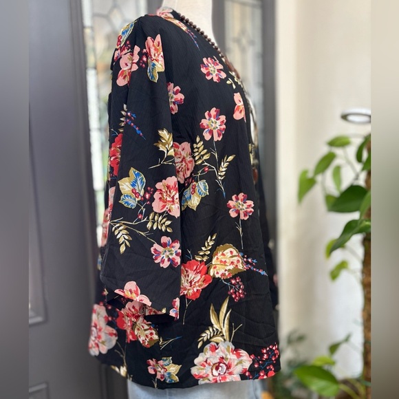 Anthropologie’s Do Everything in Love Black Red Pink Olive Floral Kimono - Picture 5 of 12